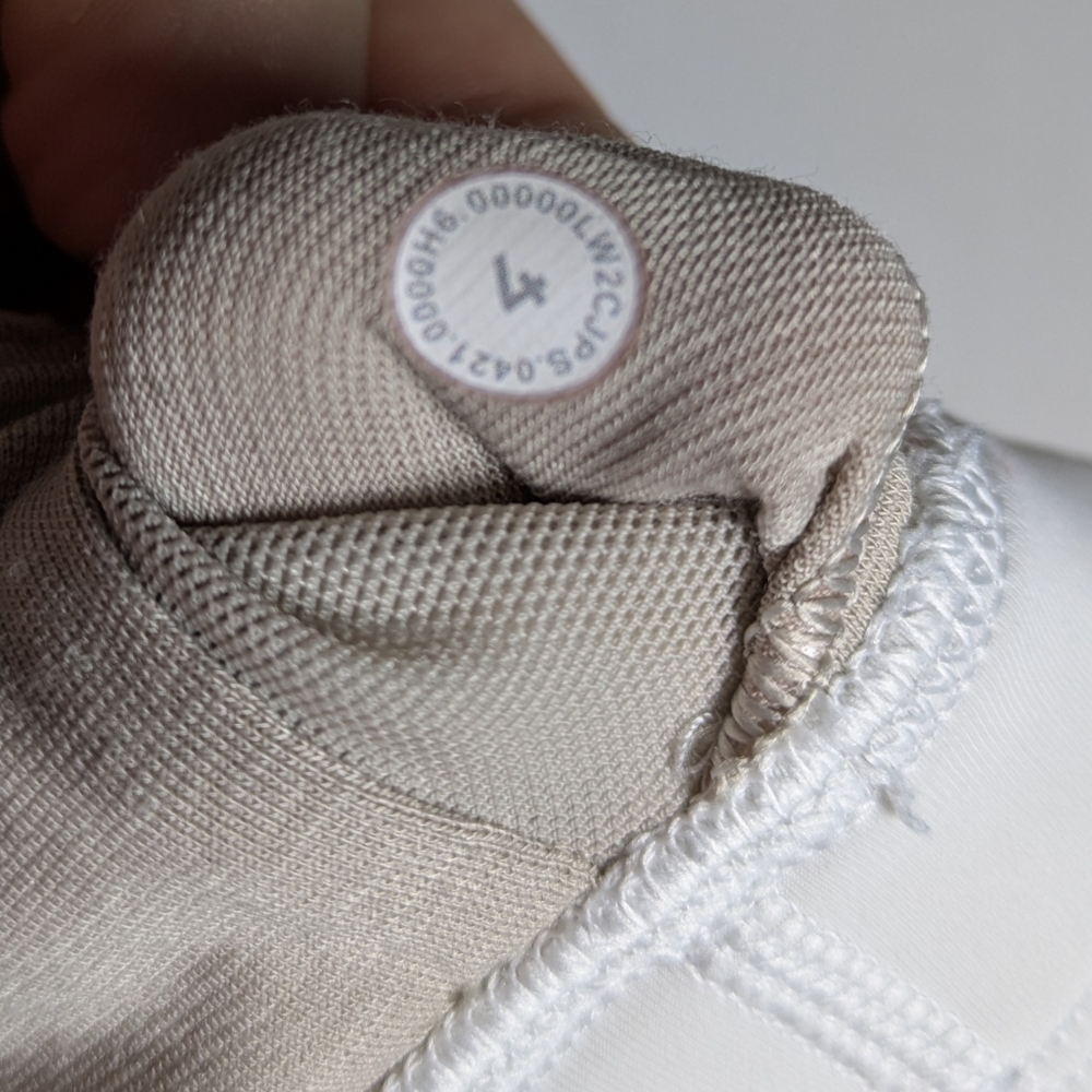 Lululemon Energy Bra White Luxtreme Mesh Workout Run Yoga Size 4 euc - Picture 8 of 10